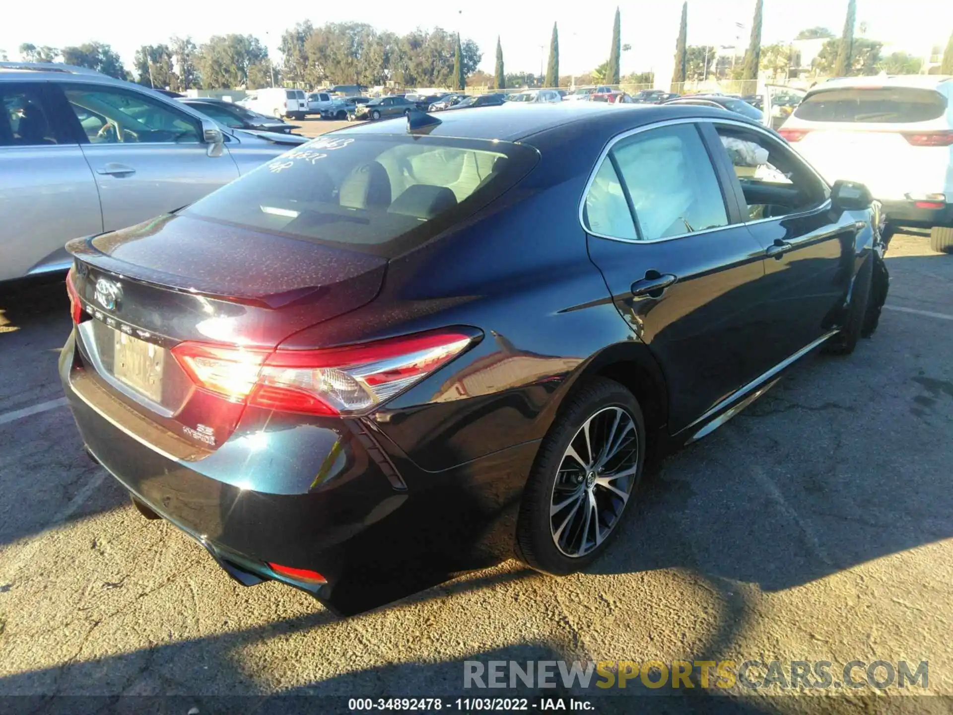 4 Photograph of a damaged car 4T1B21HK2KU512087 TOYOTA CAMRY 2019