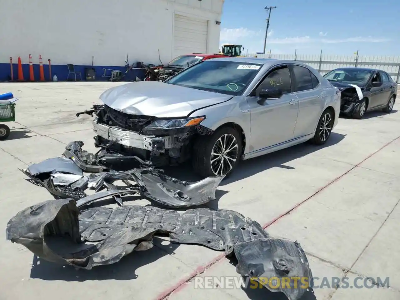 2 Photograph of a damaged car 4T1B21HK2KU513000 TOYOTA CAMRY 2019