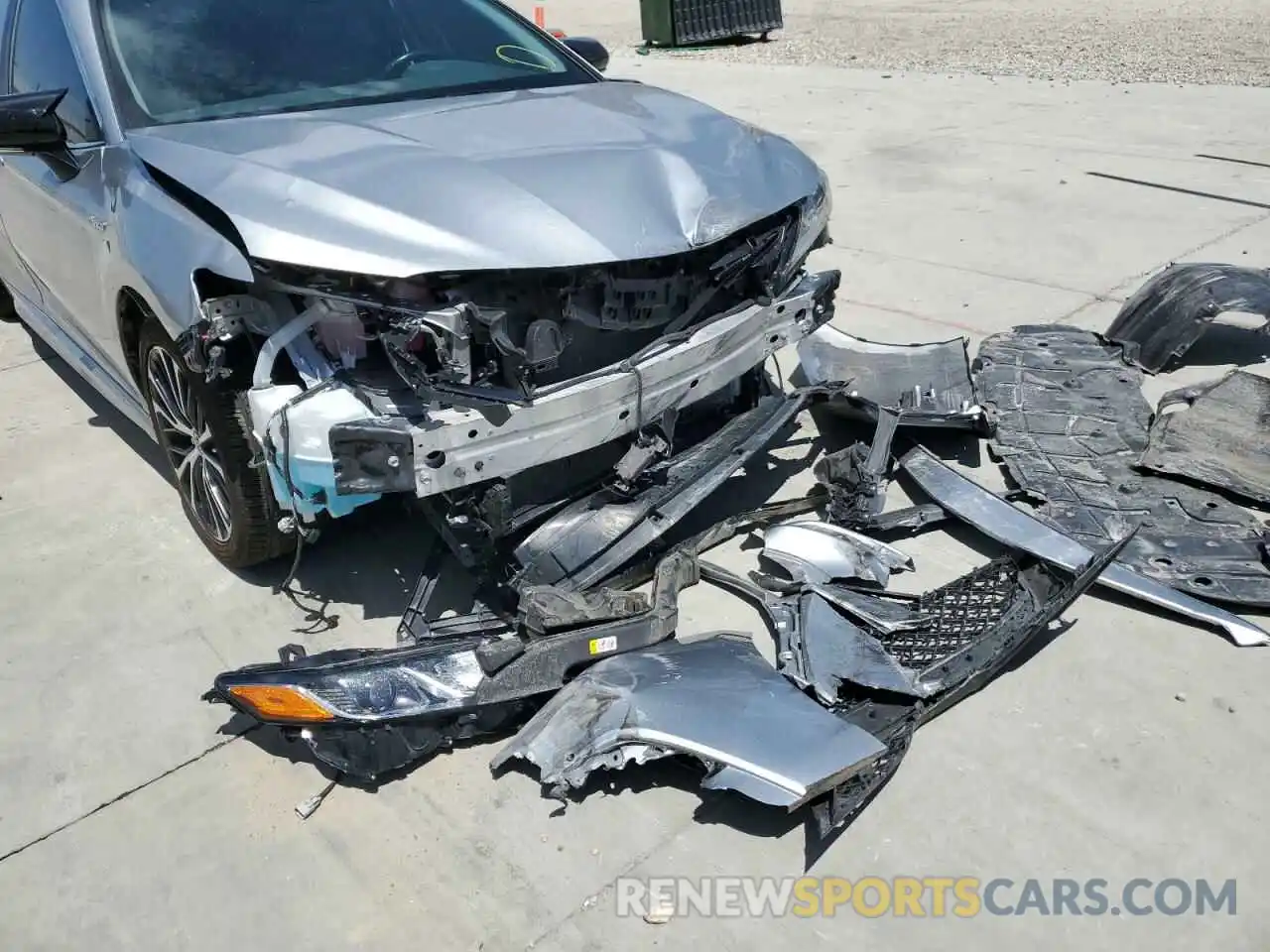 9 Photograph of a damaged car 4T1B21HK2KU513000 TOYOTA CAMRY 2019