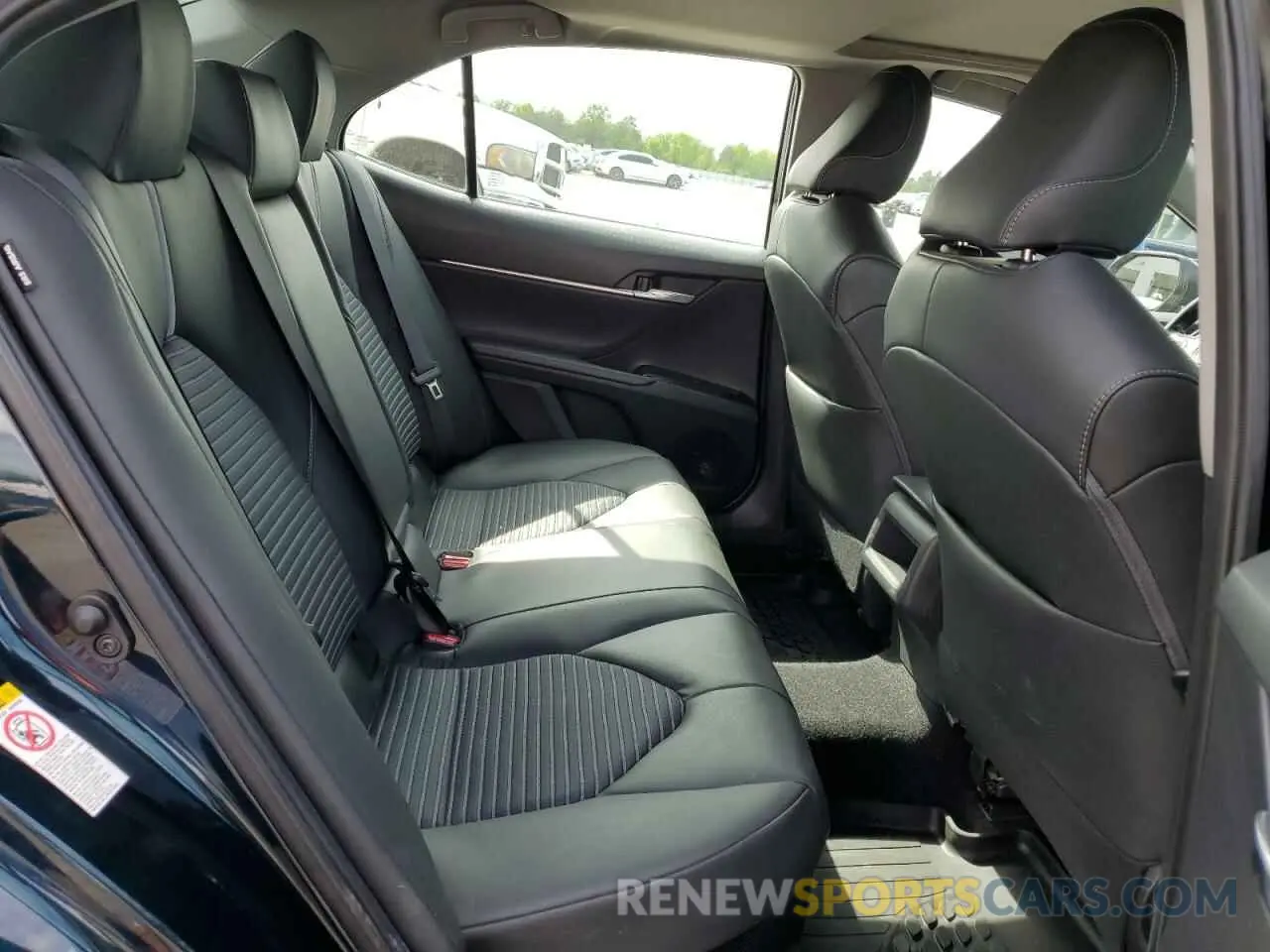 10 Photograph of a damaged car 4T1B21HK2KU516222 TOYOTA CAMRY 2019