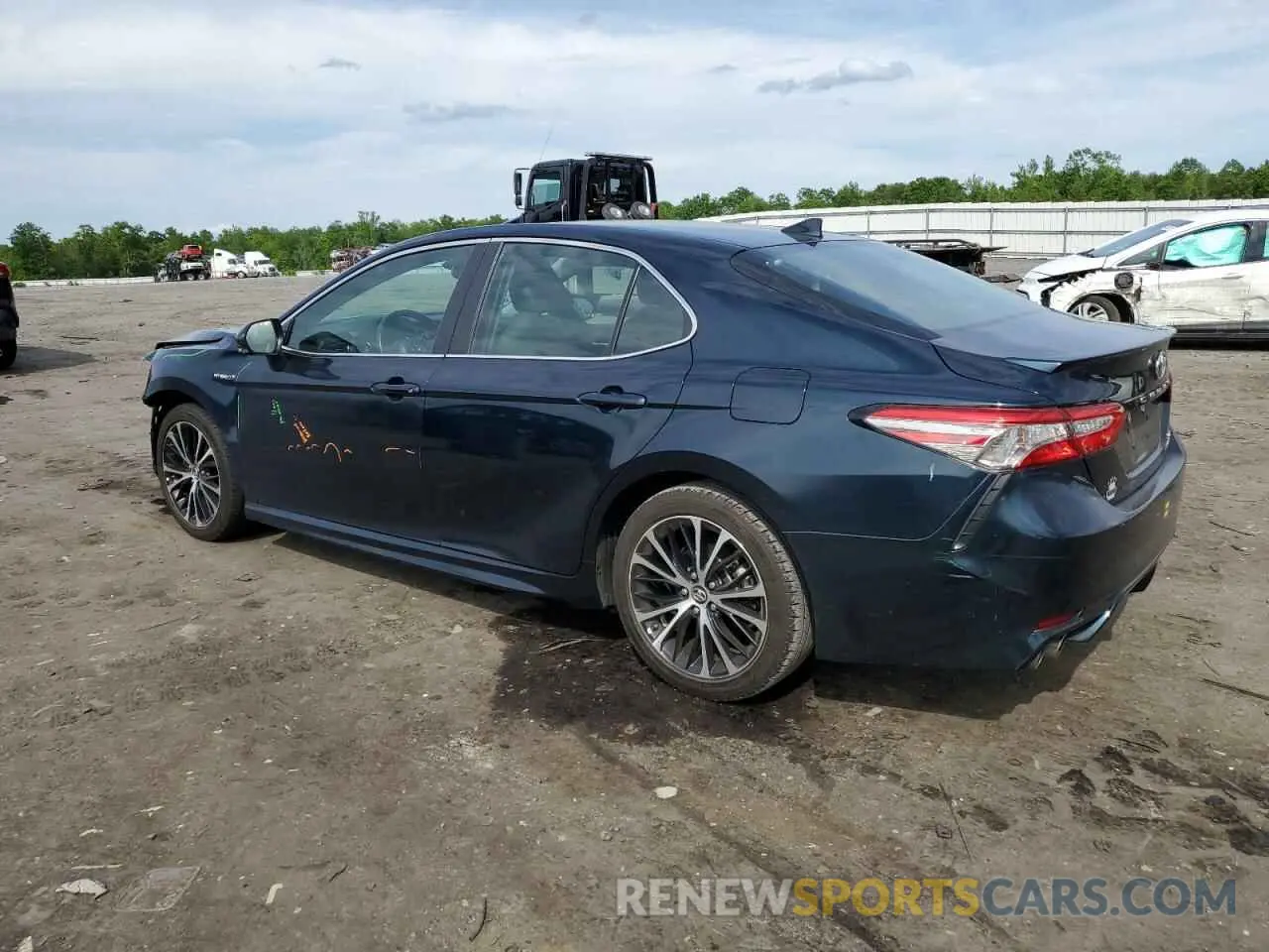 2 Photograph of a damaged car 4T1B21HK2KU516222 TOYOTA CAMRY 2019