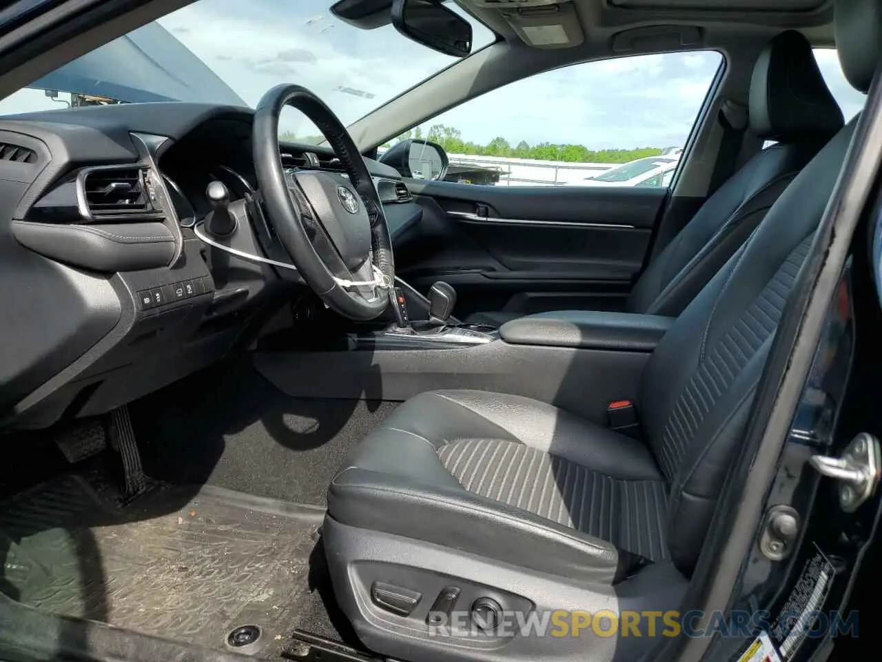7 Photograph of a damaged car 4T1B21HK2KU516222 TOYOTA CAMRY 2019