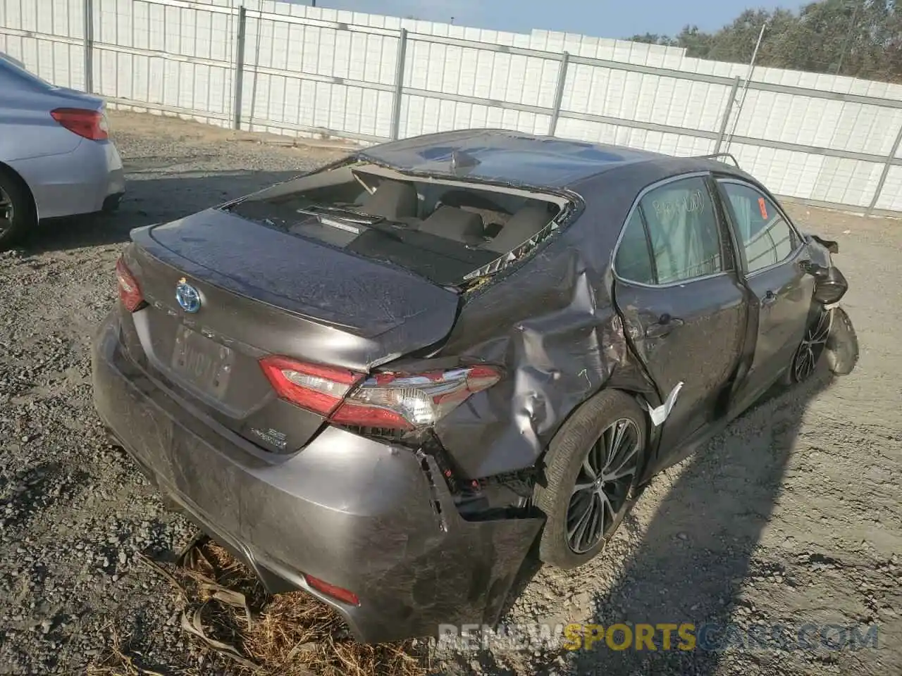 4 Photograph of a damaged car 4T1B21HK2KU517242 TOYOTA CAMRY 2019