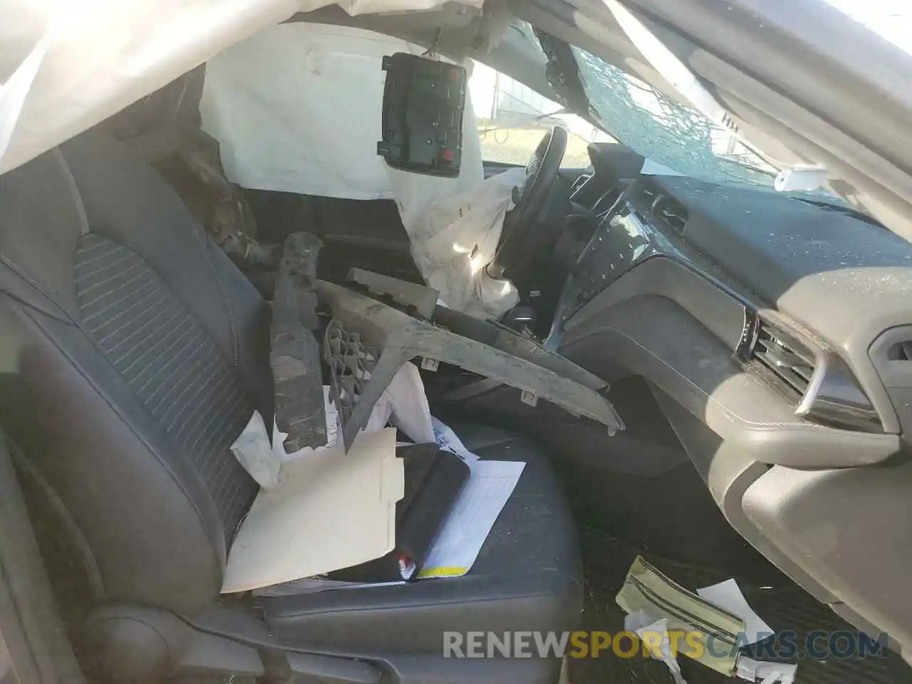 5 Photograph of a damaged car 4T1B21HK2KU517242 TOYOTA CAMRY 2019