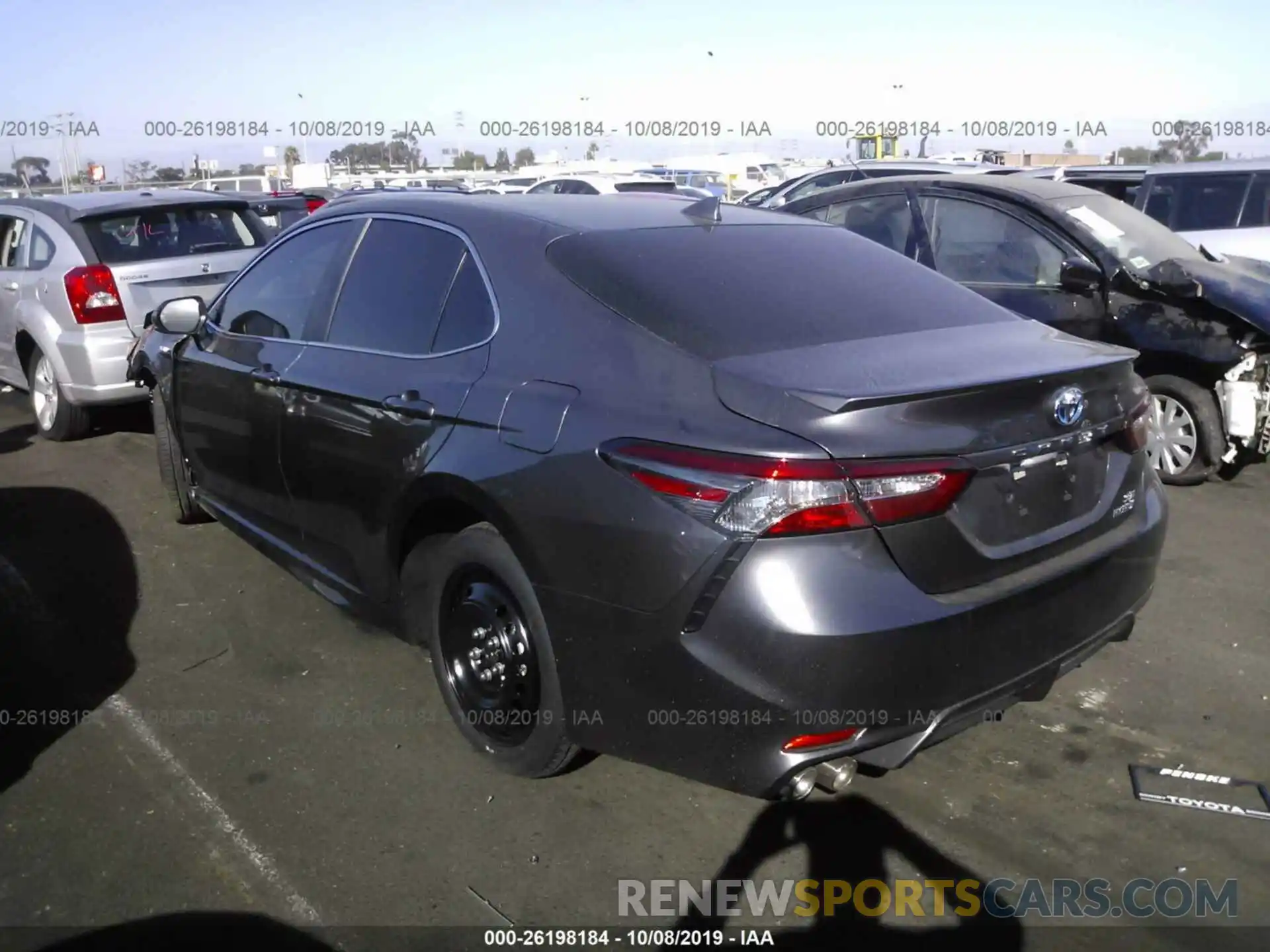 3 Photograph of a damaged car 4T1B21HK2KU520979 TOYOTA CAMRY 2019