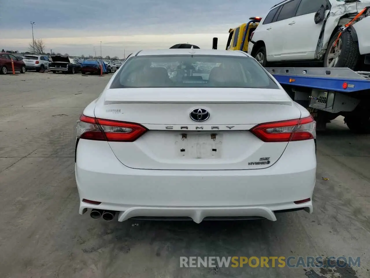 6 Photograph of a damaged car 4T1B21HK3KU011418 TOYOTA CAMRY 2019