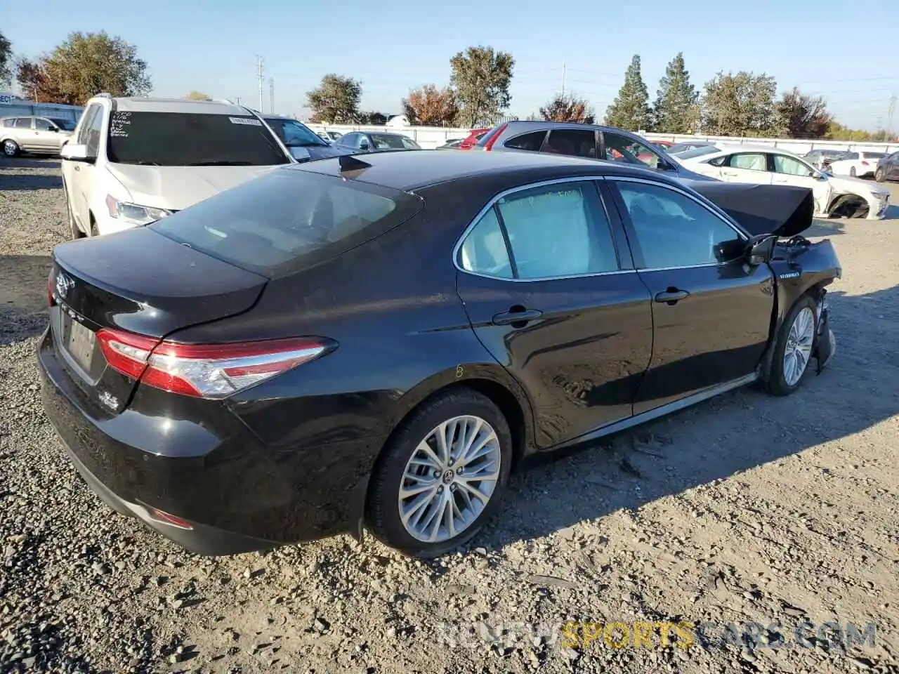 3 Photograph of a damaged car 4T1B21HK3KU012665 TOYOTA CAMRY 2019