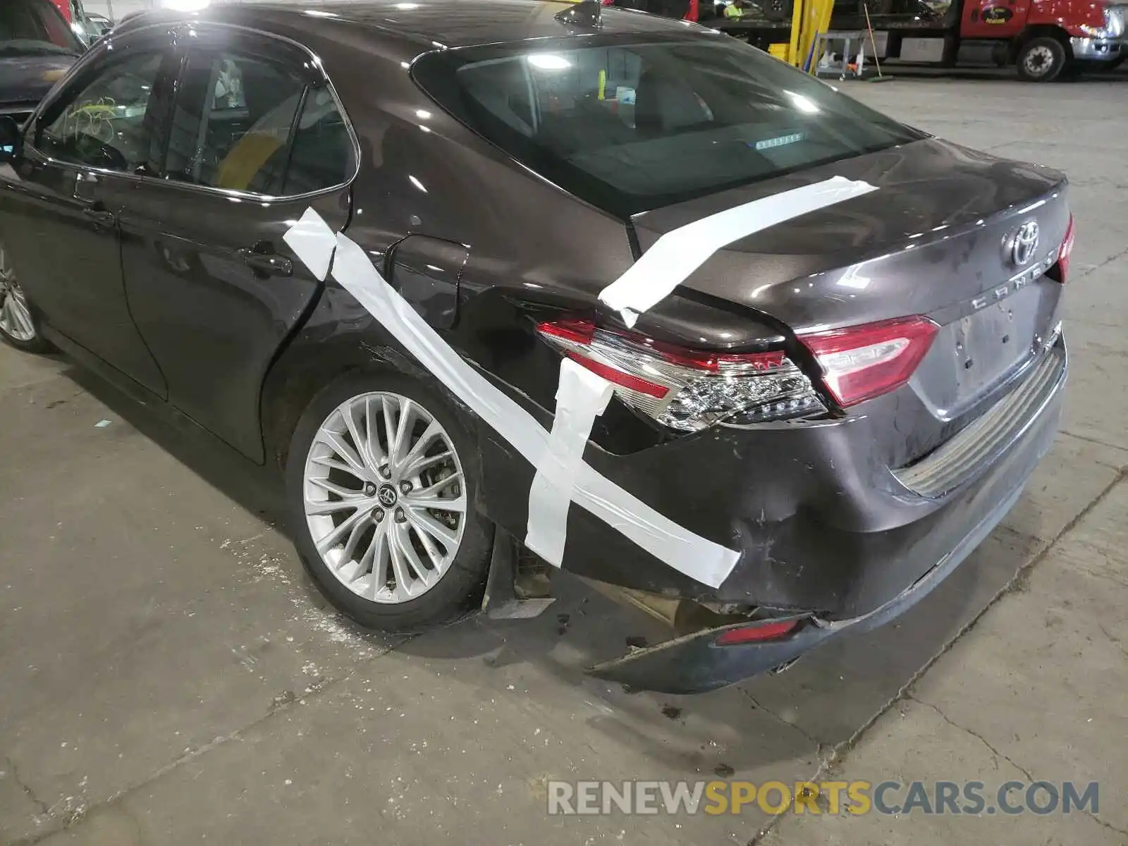 9 Photograph of a damaged car 4T1B21HK3KU013086 TOYOTA CAMRY 2019