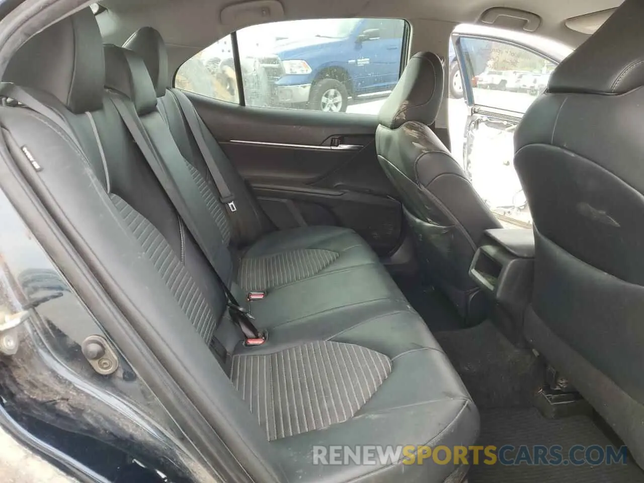 10 Photograph of a damaged car 4T1B21HK3KU013864 TOYOTA CAMRY 2019