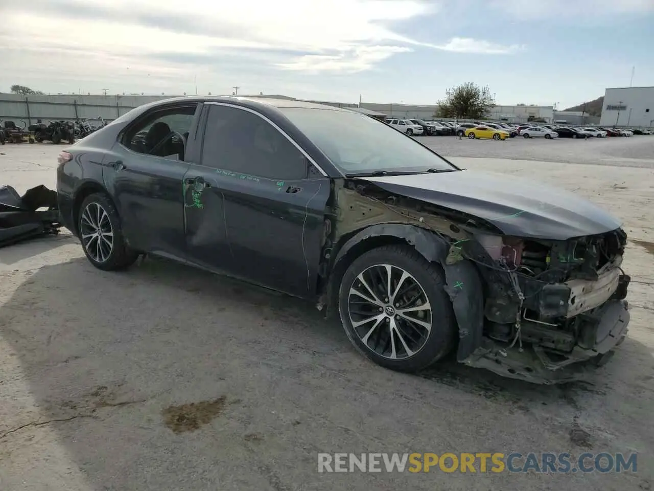 4 Photograph of a damaged car 4T1B21HK3KU013864 TOYOTA CAMRY 2019