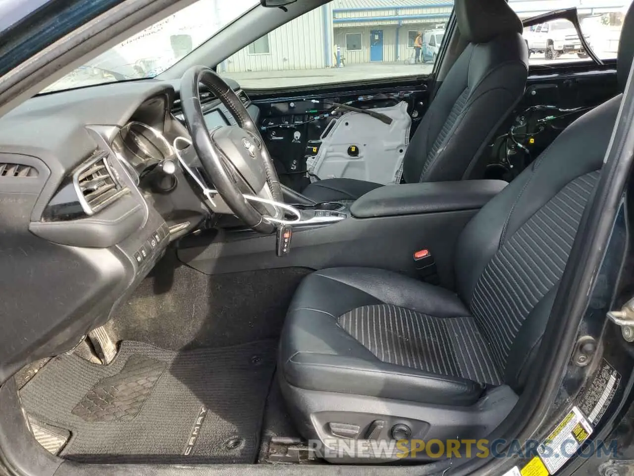 7 Photograph of a damaged car 4T1B21HK3KU013864 TOYOTA CAMRY 2019