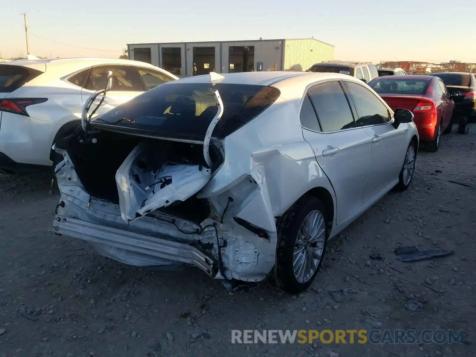 4 Photograph of a damaged car 4T1B21HK3KU511272 TOYOTA CAMRY 2019