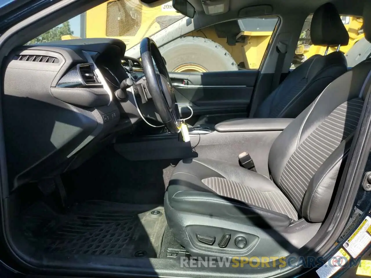 7 Photograph of a damaged car 4T1B21HK3KU514785 TOYOTA CAMRY 2019