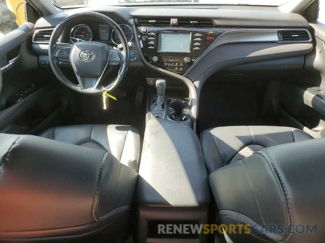 8 Photograph of a damaged car 4T1B21HK3KU514785 TOYOTA CAMRY 2019