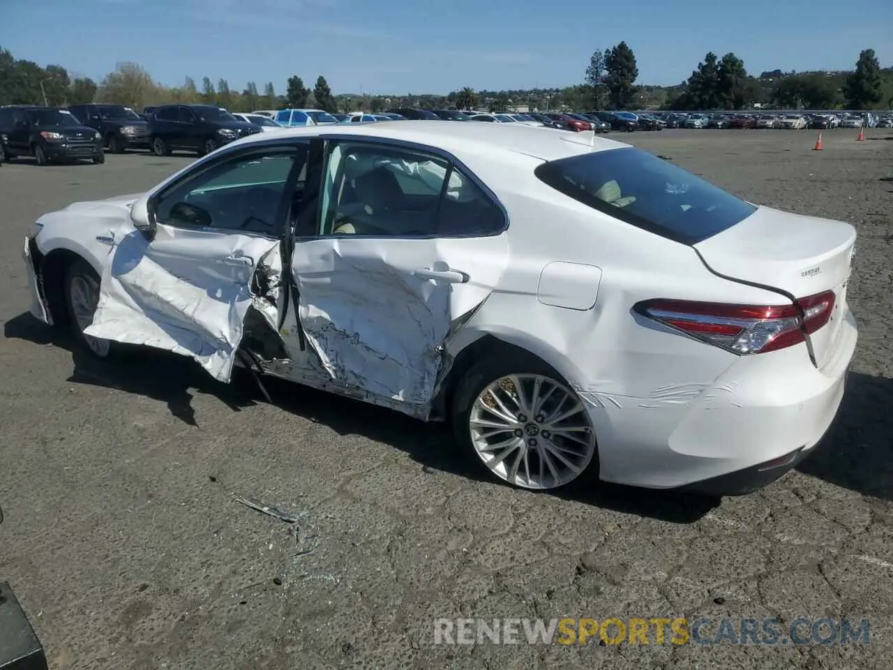 2 Photograph of a damaged car 4T1B21HK3KU516262 TOYOTA CAMRY 2019
