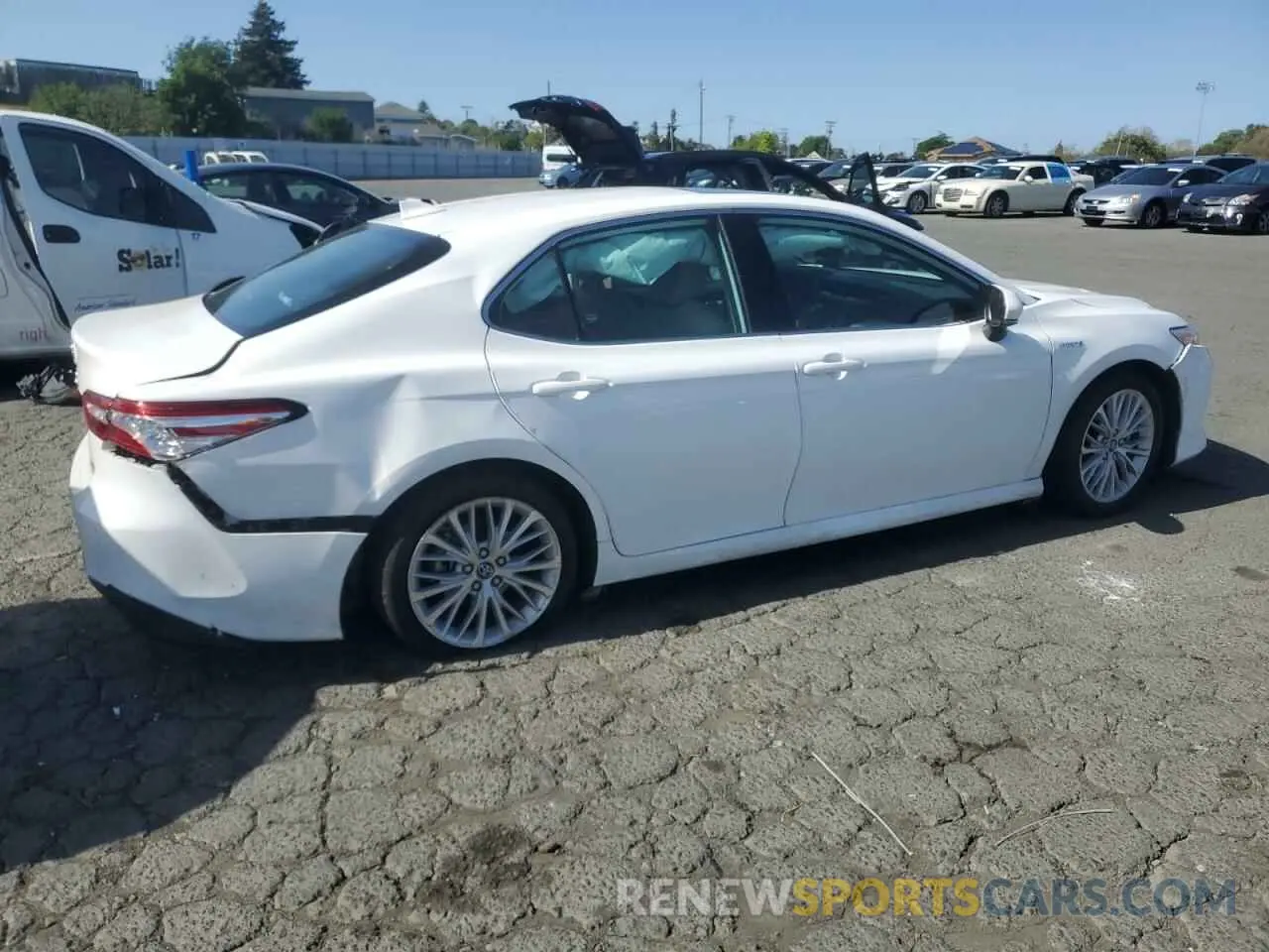 3 Photograph of a damaged car 4T1B21HK3KU516262 TOYOTA CAMRY 2019