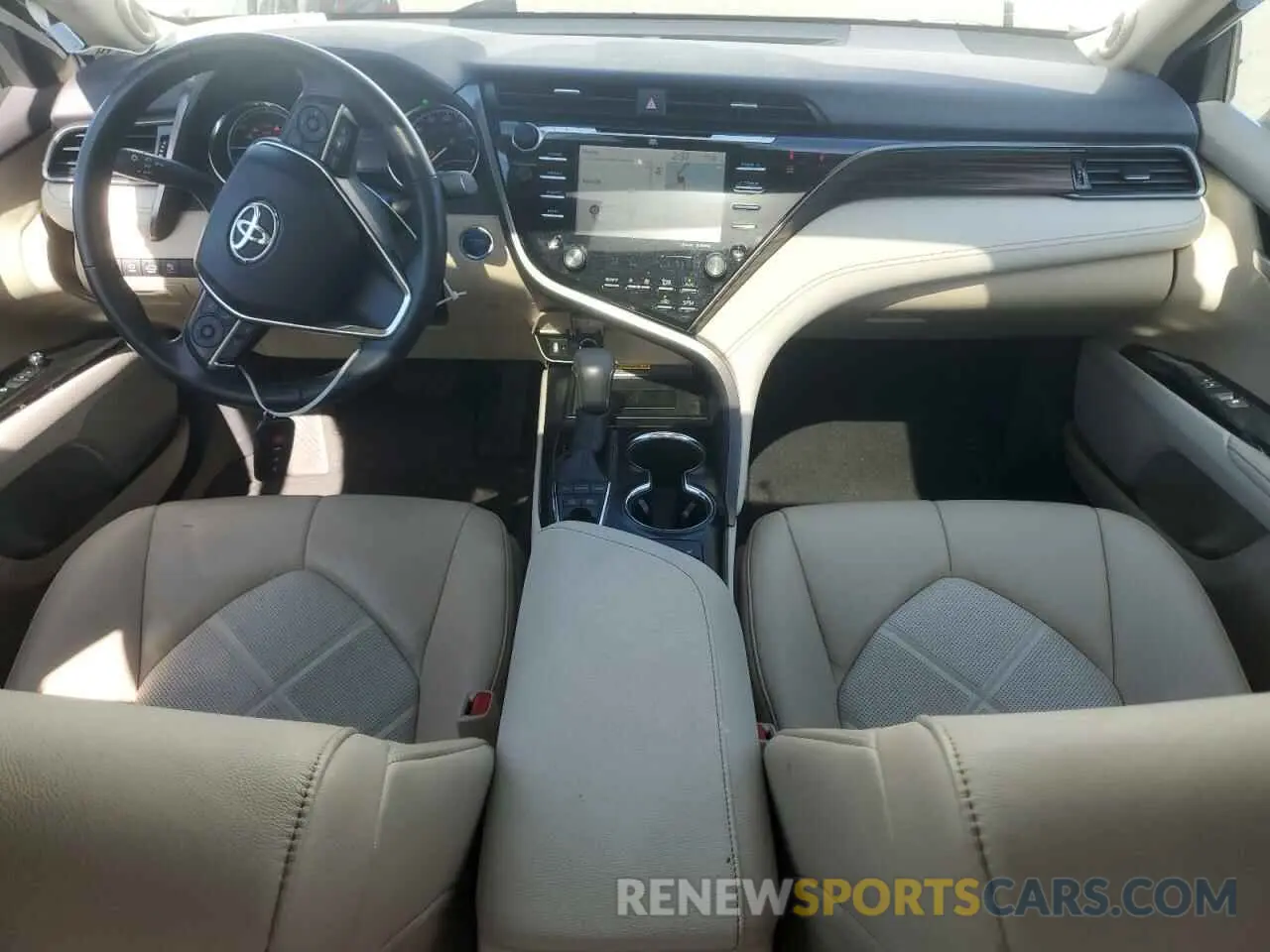 8 Photograph of a damaged car 4T1B21HK3KU516262 TOYOTA CAMRY 2019