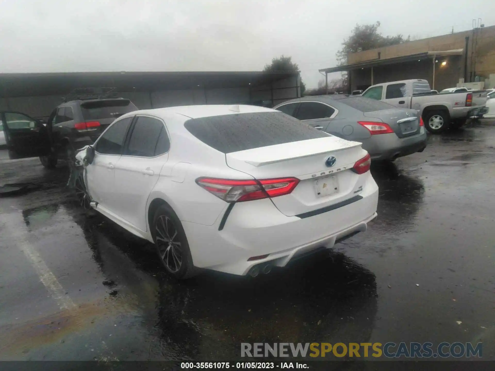 3 Photograph of a damaged car 4T1B21HK3KU518092 TOYOTA CAMRY 2019