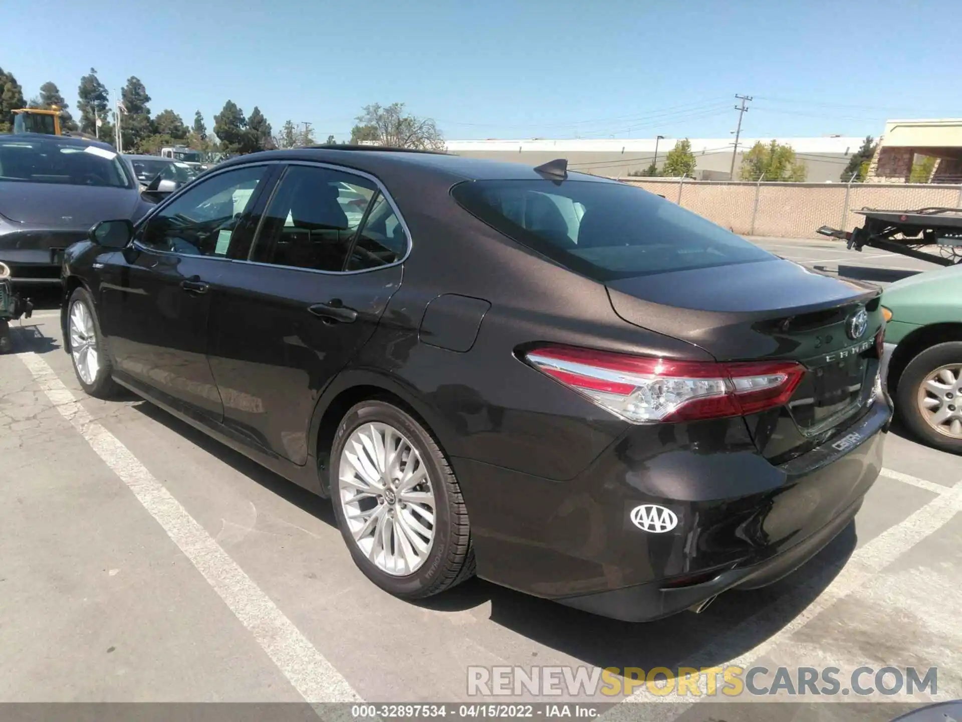 3 Photograph of a damaged car 4T1B21HK3KU521509 TOYOTA CAMRY 2019