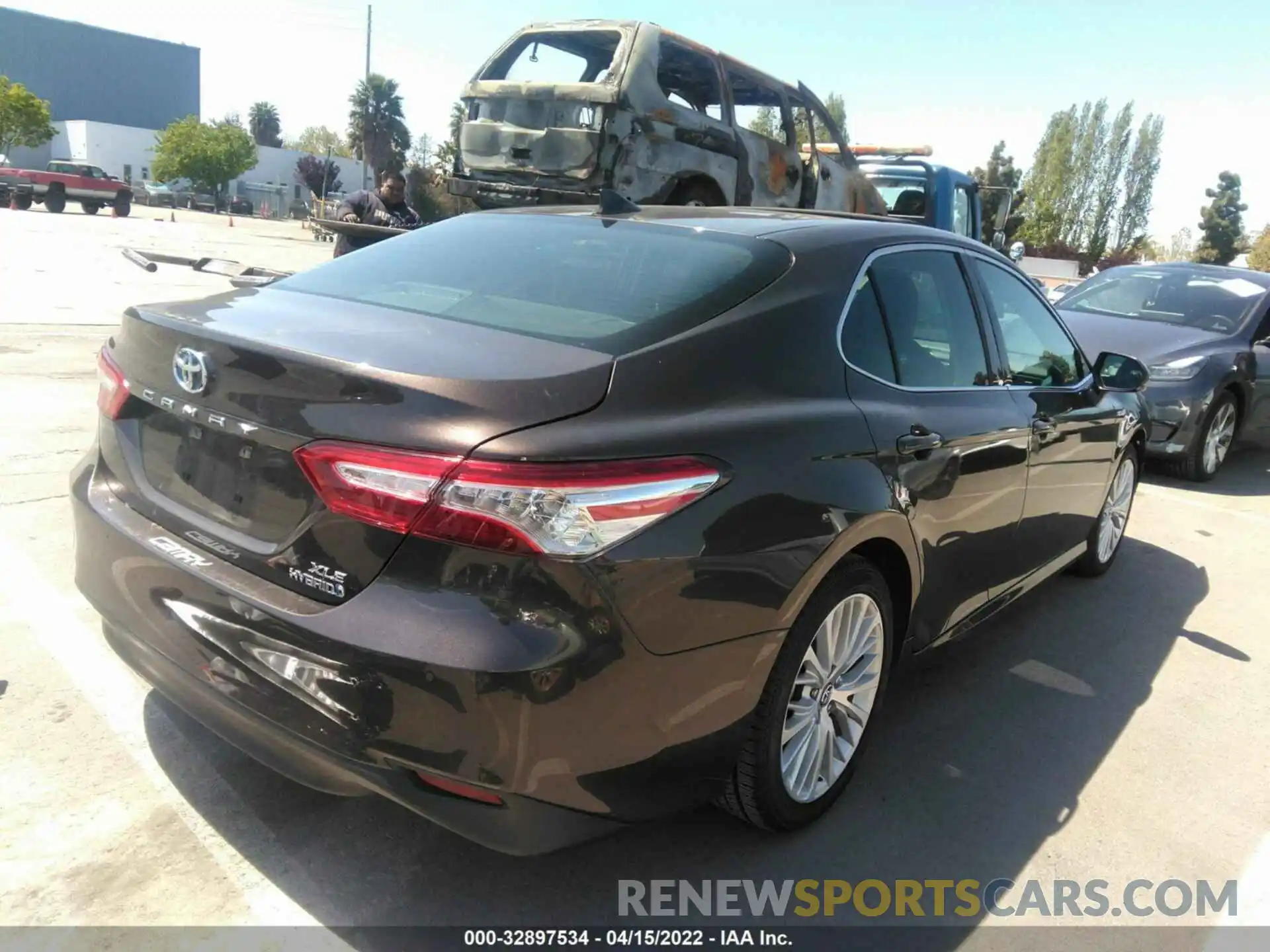 4 Photograph of a damaged car 4T1B21HK3KU521509 TOYOTA CAMRY 2019