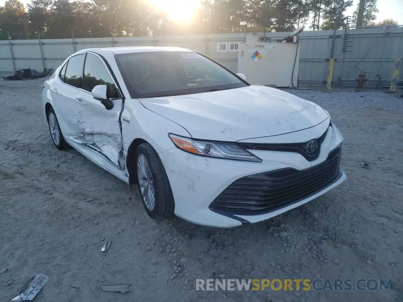 1 Photograph of a damaged car 4T1B21HK4KU010780 TOYOTA CAMRY 2019