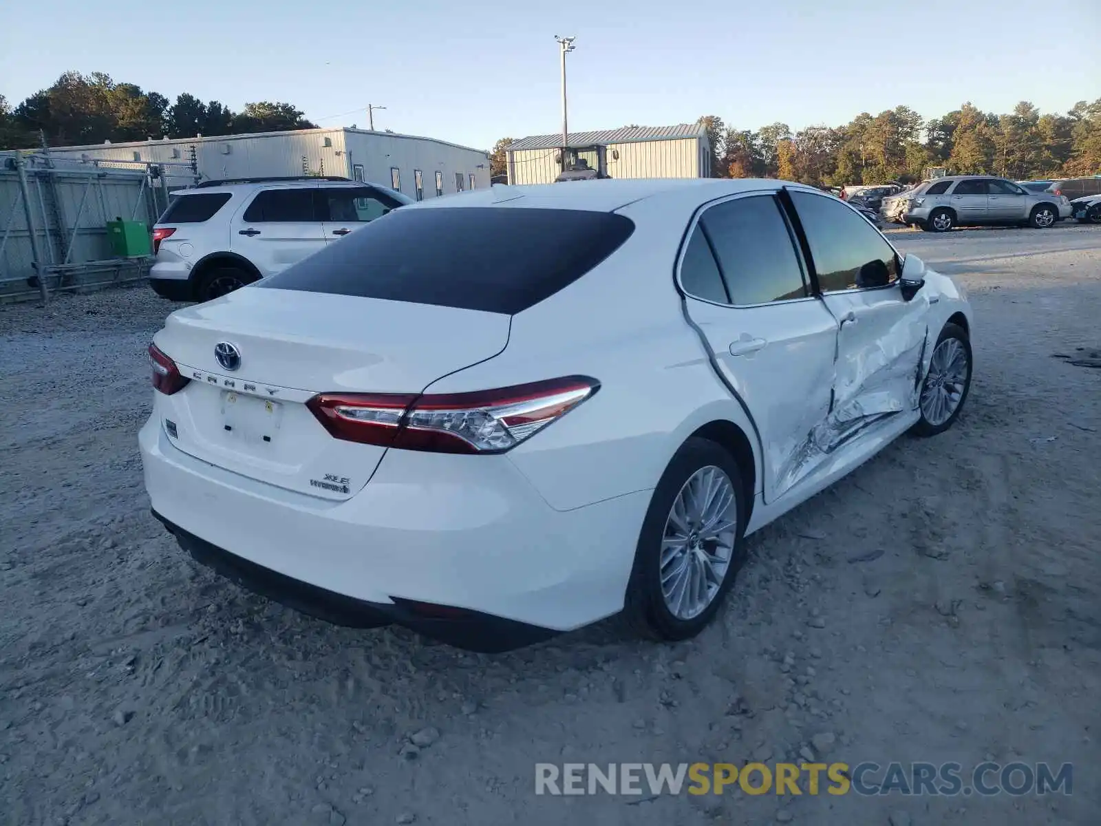 4 Photograph of a damaged car 4T1B21HK4KU010780 TOYOTA CAMRY 2019