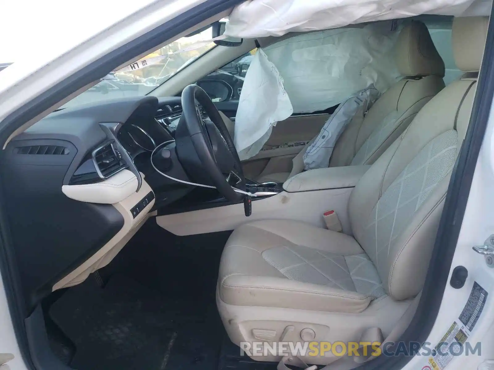 5 Photograph of a damaged car 4T1B21HK4KU010780 TOYOTA CAMRY 2019