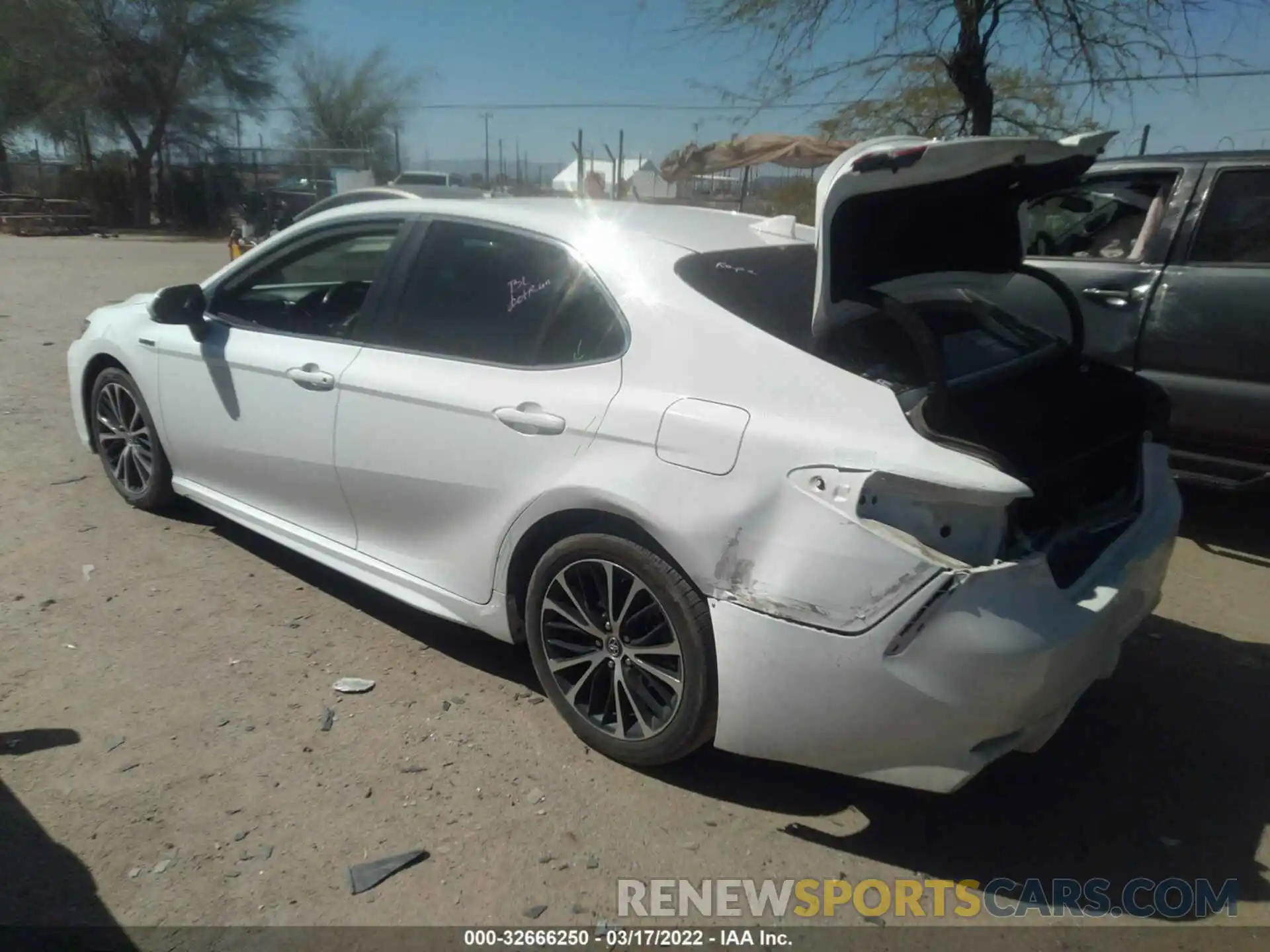 3 Photograph of a damaged car 4T1B21HK4KU012349 TOYOTA CAMRY 2019