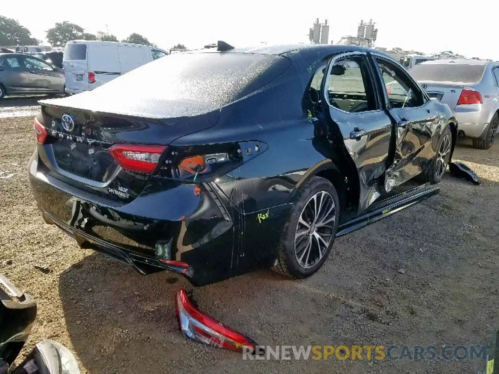 4 Photograph of a damaged car 4T1B21HK4KU513273 TOYOTA CAMRY 2019