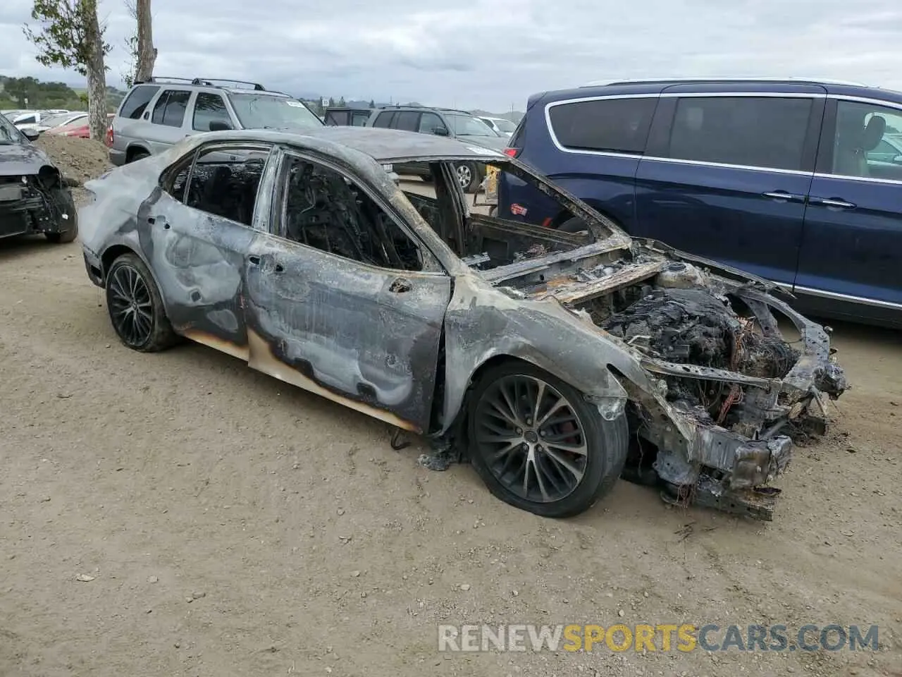 4 Photograph of a damaged car 4T1B21HK4KU514536 TOYOTA CAMRY 2019