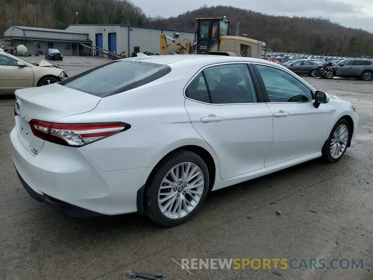 3 Photograph of a damaged car 4T1B21HK4KU520840 TOYOTA CAMRY 2019