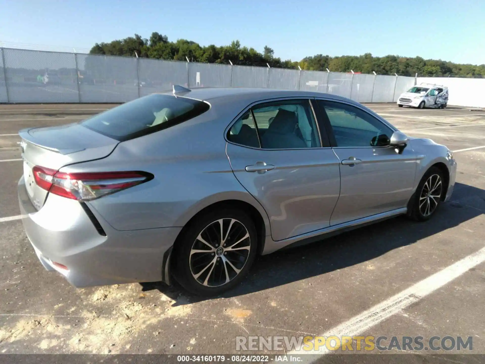 4 Photograph of a damaged car 4T1B21HK5KU014496 TOYOTA CAMRY 2019