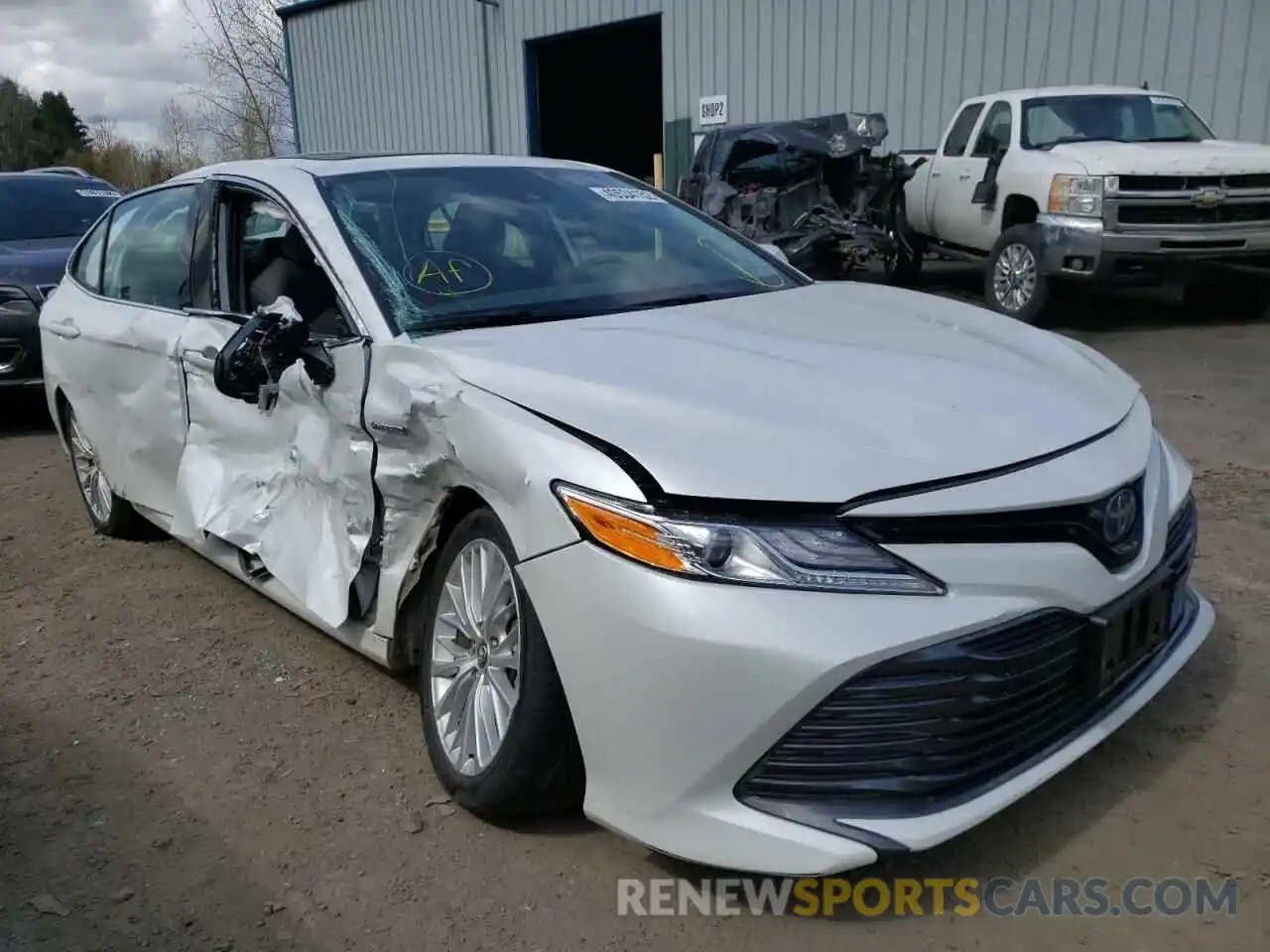 1 Photograph of a damaged car 4T1B21HK5KU512262 TOYOTA CAMRY 2019