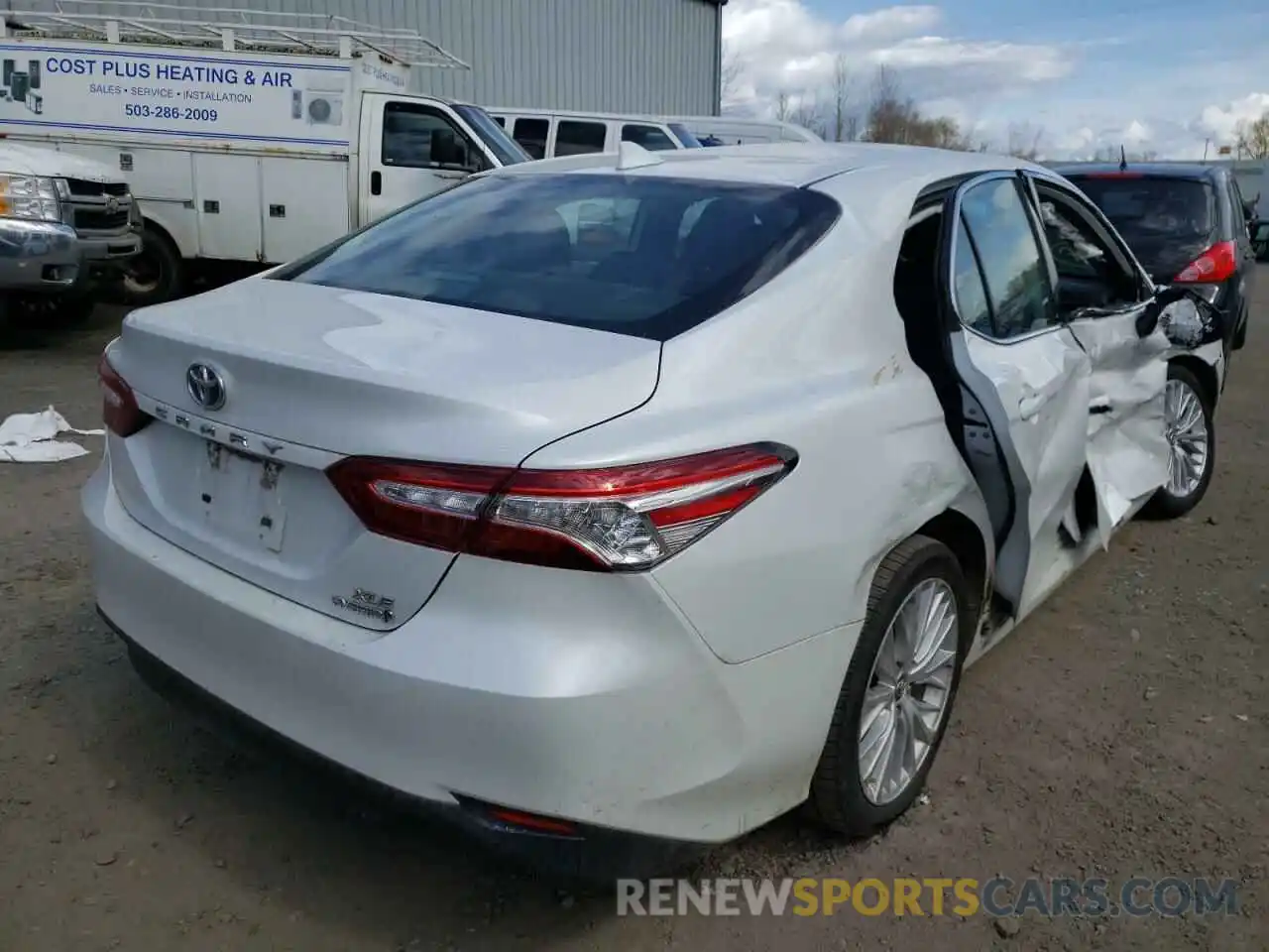 4 Photograph of a damaged car 4T1B21HK5KU512262 TOYOTA CAMRY 2019