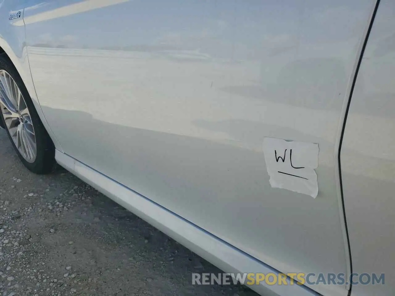 12 Photograph of a damaged car 4T1B21HK5KU515369 TOYOTA CAMRY 2019