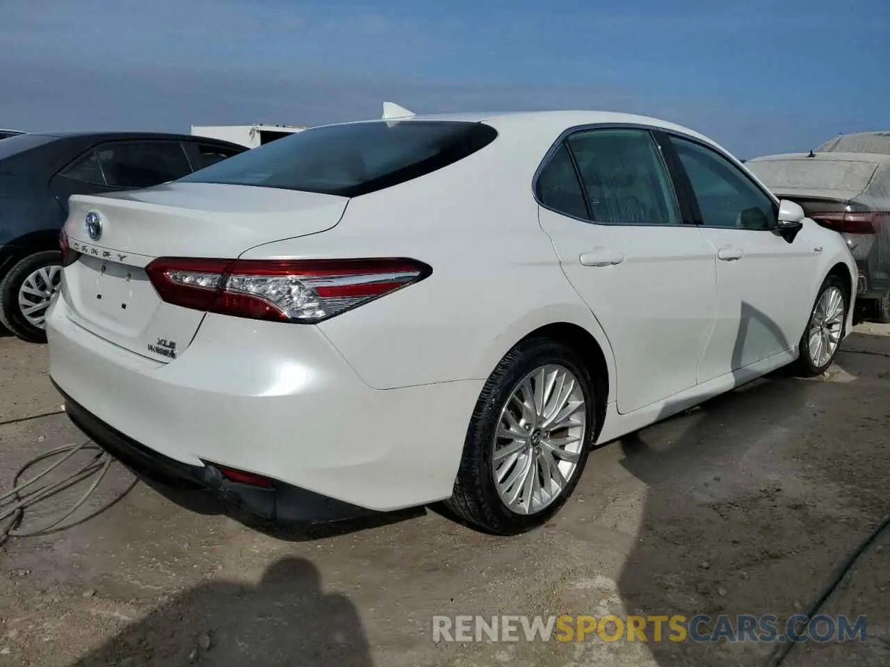 3 Photograph of a damaged car 4T1B21HK5KU515369 TOYOTA CAMRY 2019