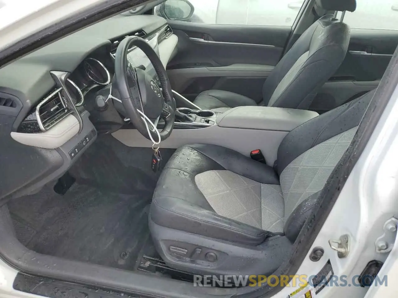 7 Photograph of a damaged car 4T1B21HK5KU515369 TOYOTA CAMRY 2019