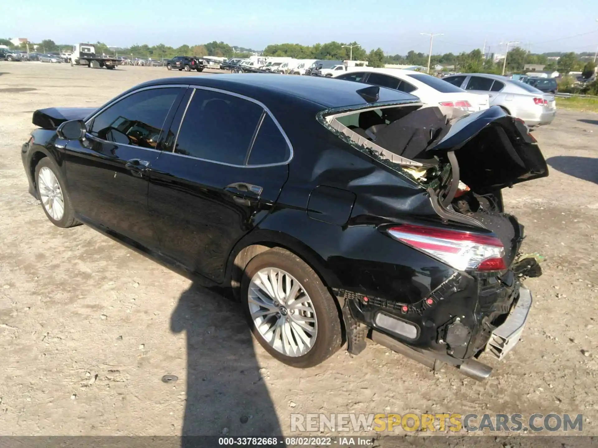 3 Photograph of a damaged car 4T1B21HK5KU517445 TOYOTA CAMRY 2019