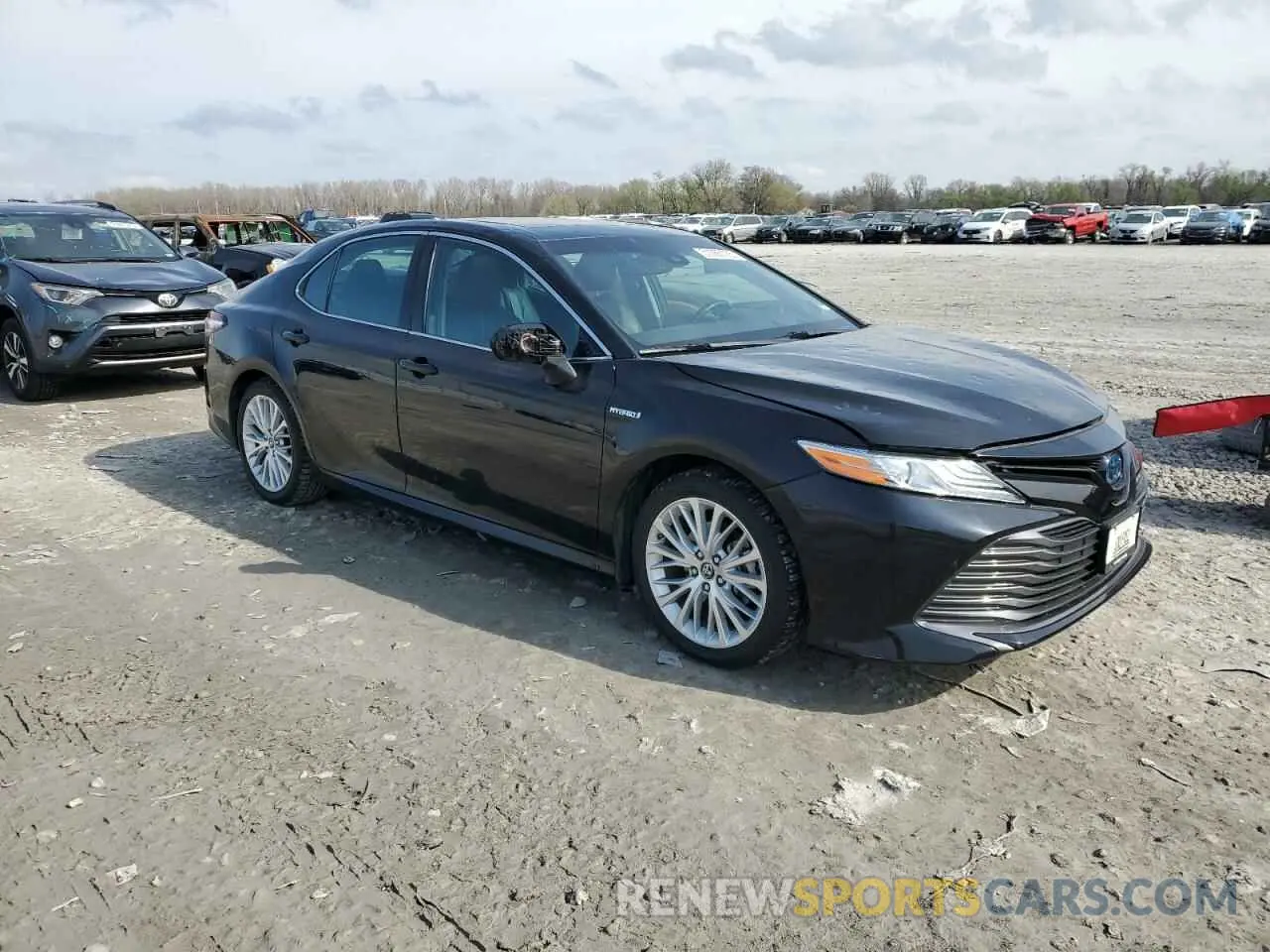 4 Photograph of a damaged car 4T1B21HK6KU513050 TOYOTA CAMRY 2019