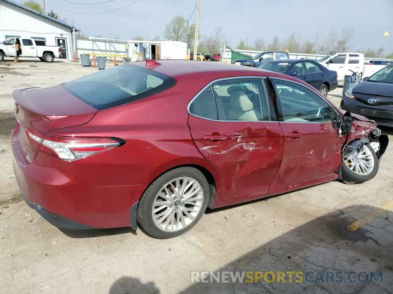 3 Photograph of a damaged car 4T1B21HK6KU513193 TOYOTA CAMRY 2019