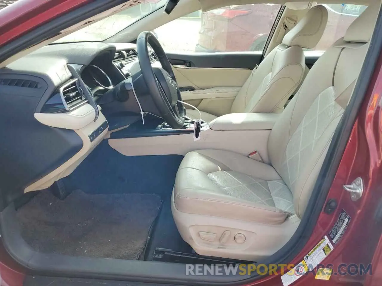 7 Photograph of a damaged car 4T1B21HK6KU513193 TOYOTA CAMRY 2019