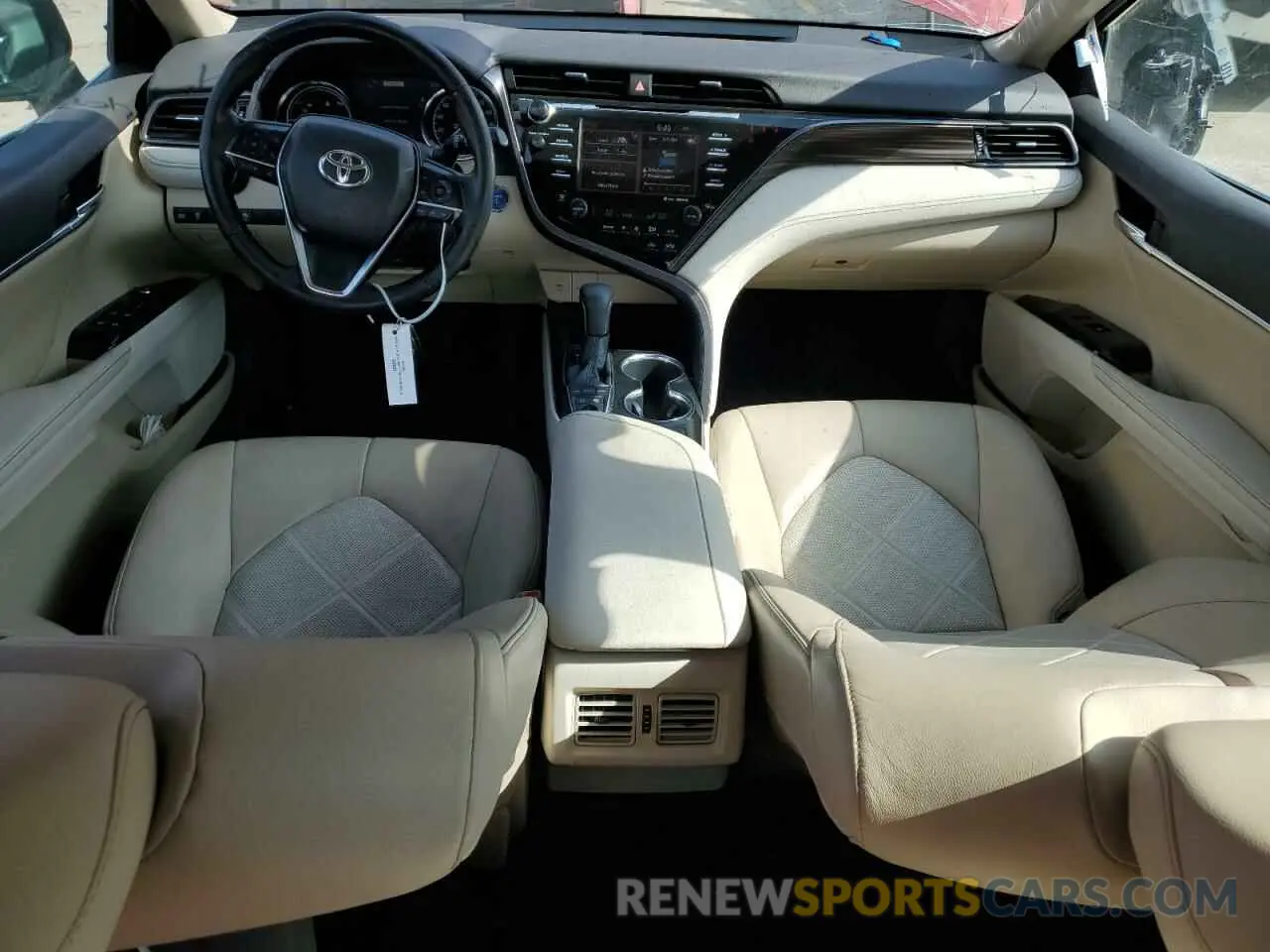 8 Photograph of a damaged car 4T1B21HK6KU513193 TOYOTA CAMRY 2019