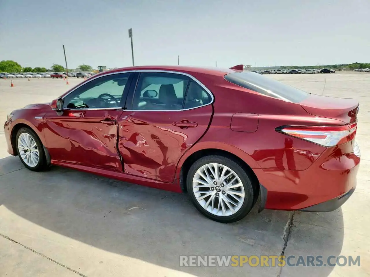 2 Photograph of a damaged car 4T1B21HK6KU513842 TOYOTA CAMRY 2019