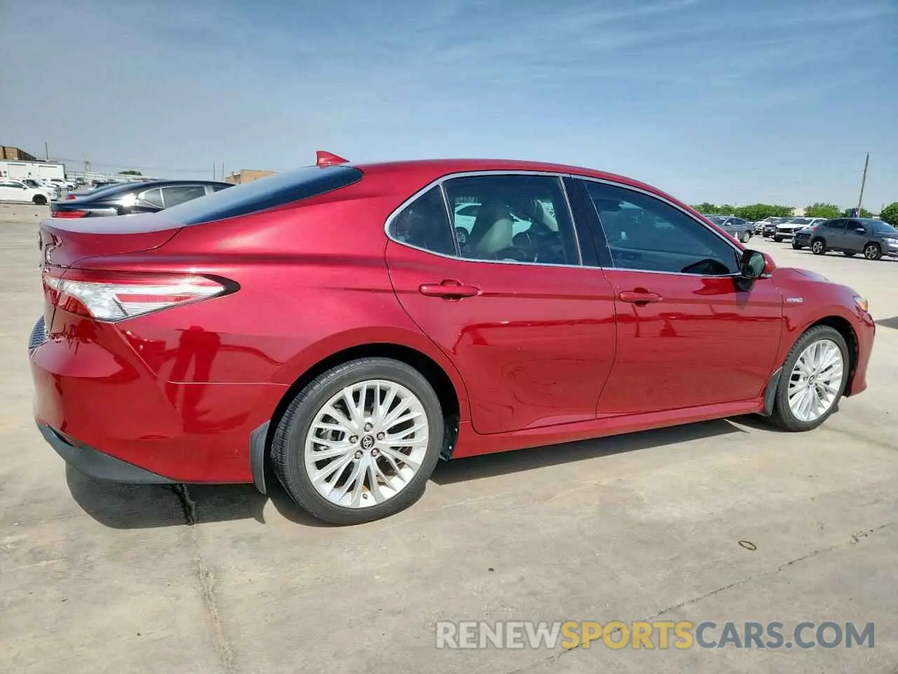 3 Photograph of a damaged car 4T1B21HK6KU513842 TOYOTA CAMRY 2019