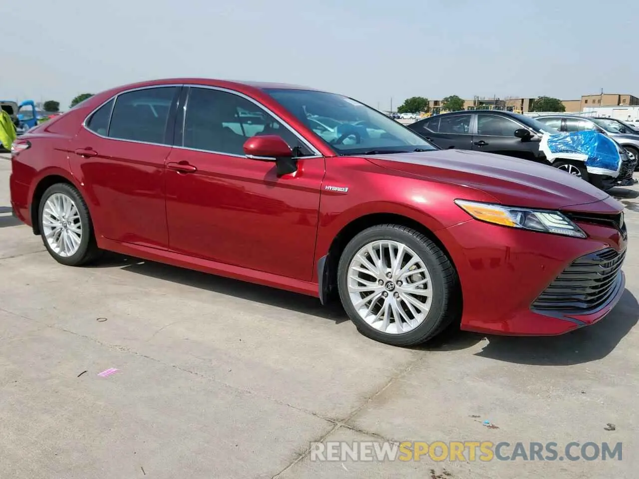 4 Photograph of a damaged car 4T1B21HK6KU513842 TOYOTA CAMRY 2019