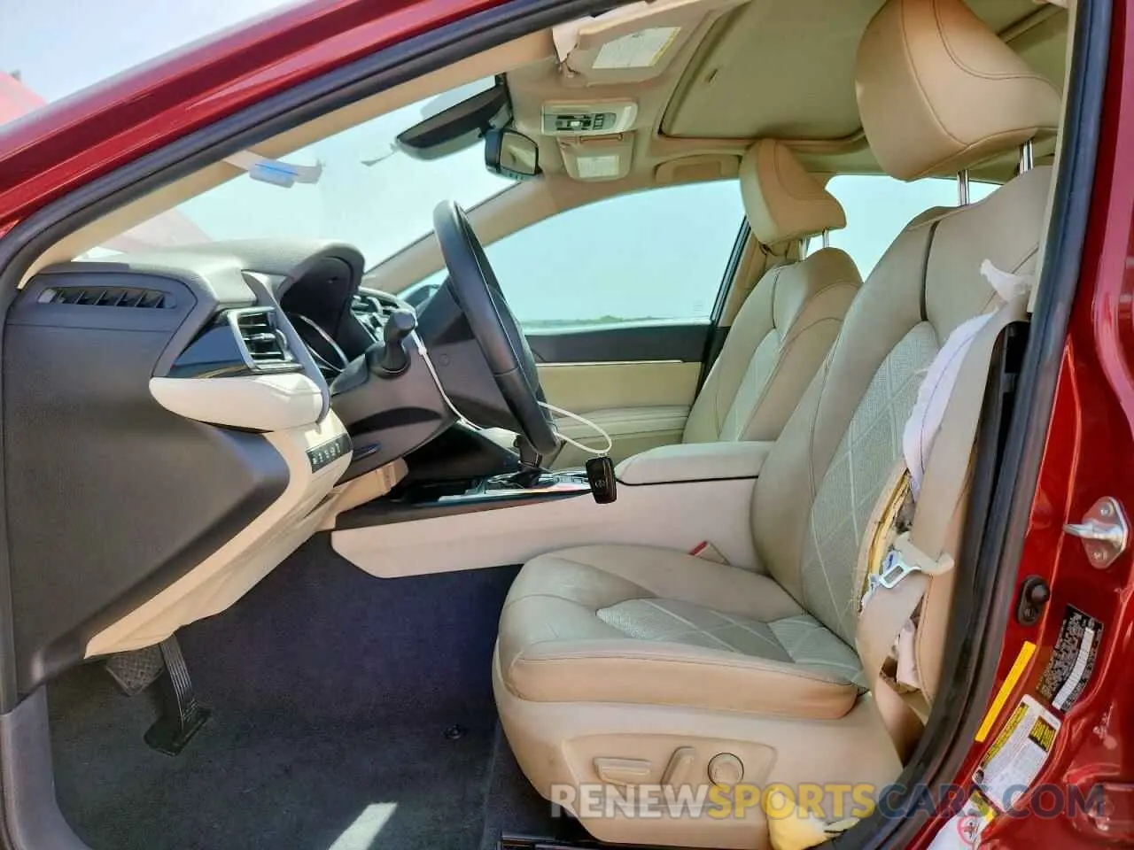 7 Photograph of a damaged car 4T1B21HK6KU513842 TOYOTA CAMRY 2019