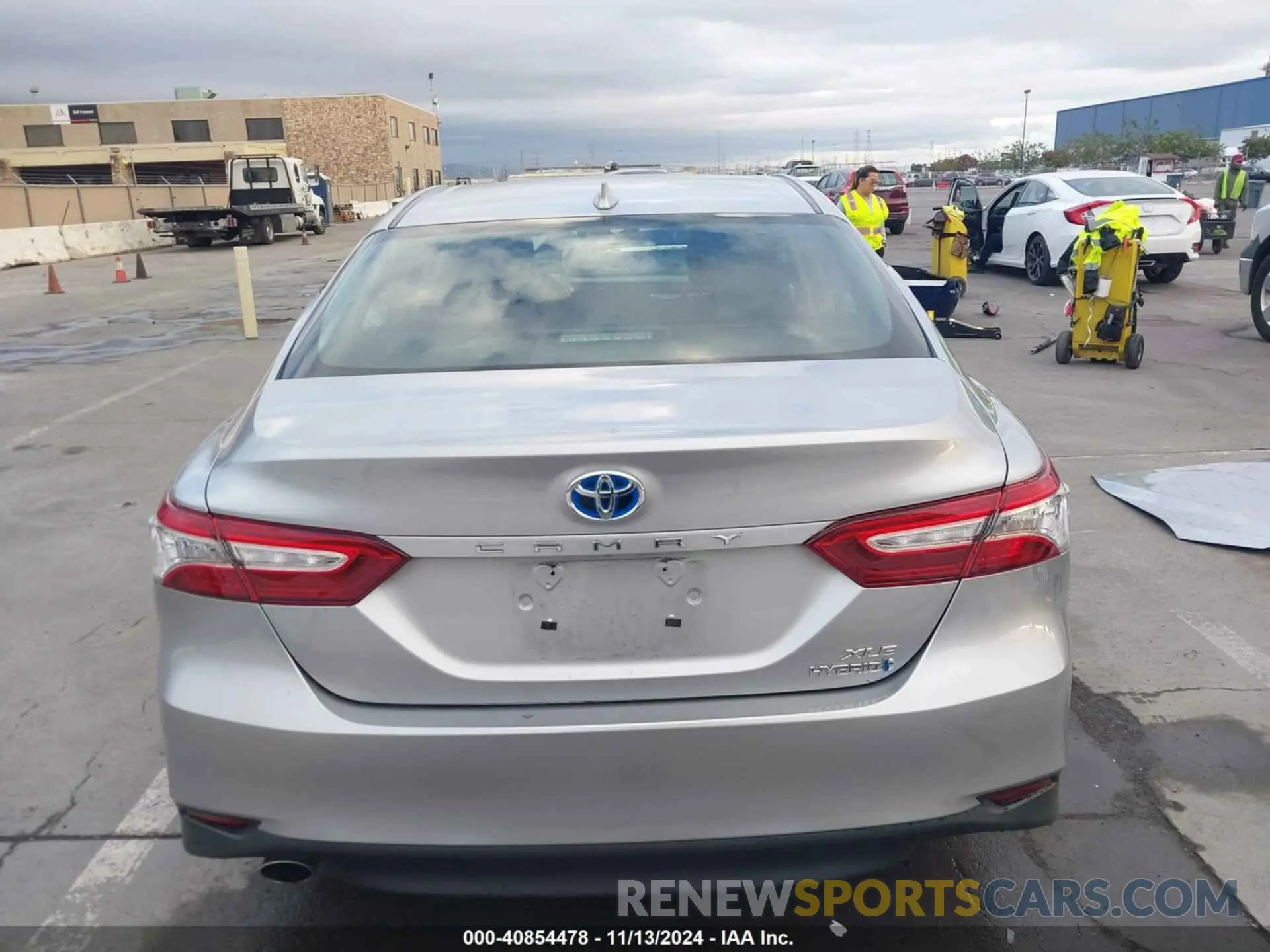 17 Photograph of a damaged car 4T1B21HK6KU515509 TOYOTA CAMRY 2019