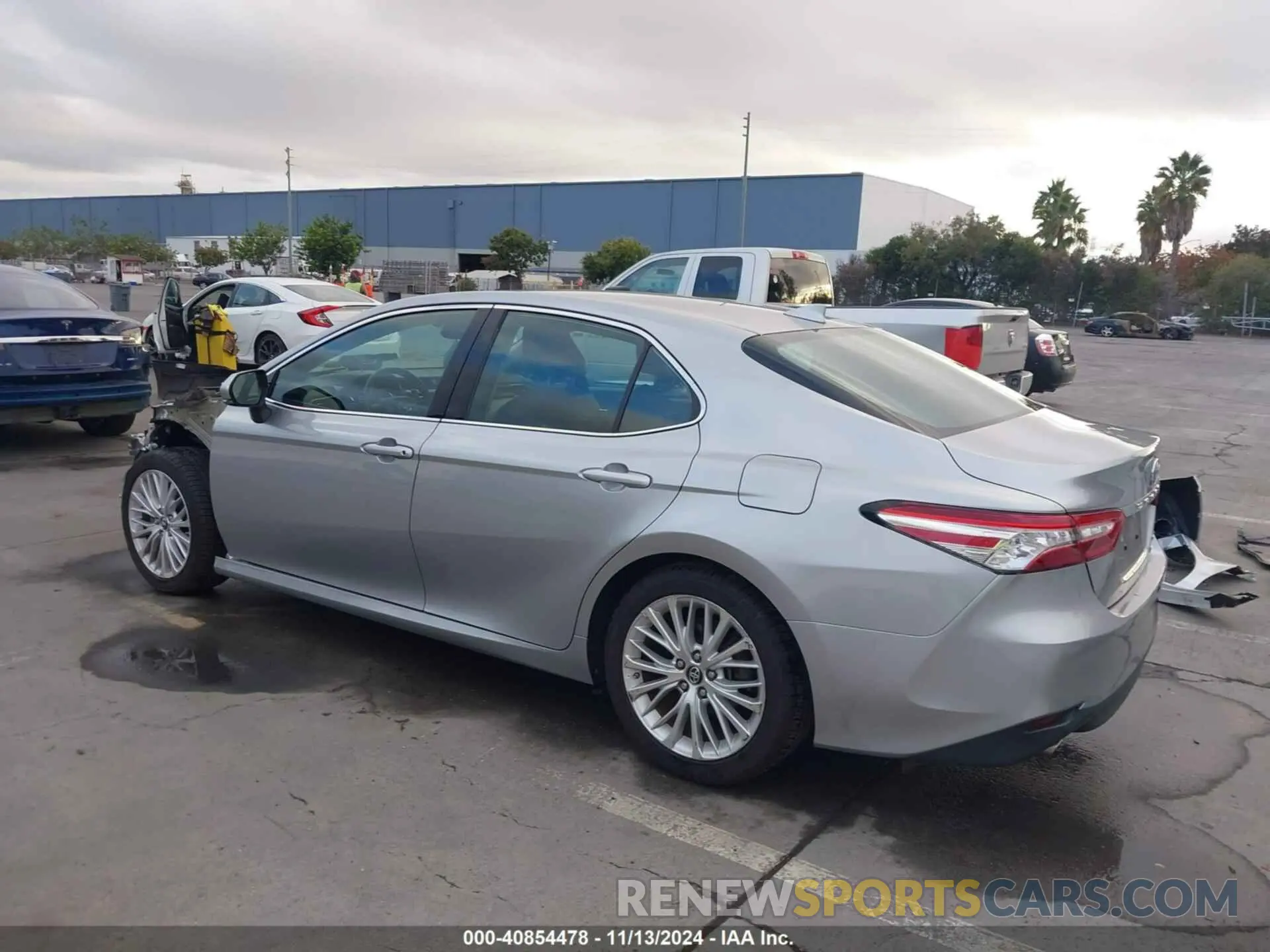 3 Photograph of a damaged car 4T1B21HK6KU515509 TOYOTA CAMRY 2019
