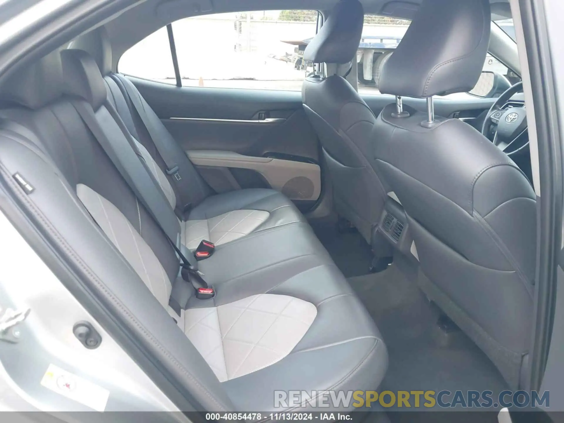 8 Photograph of a damaged car 4T1B21HK6KU515509 TOYOTA CAMRY 2019