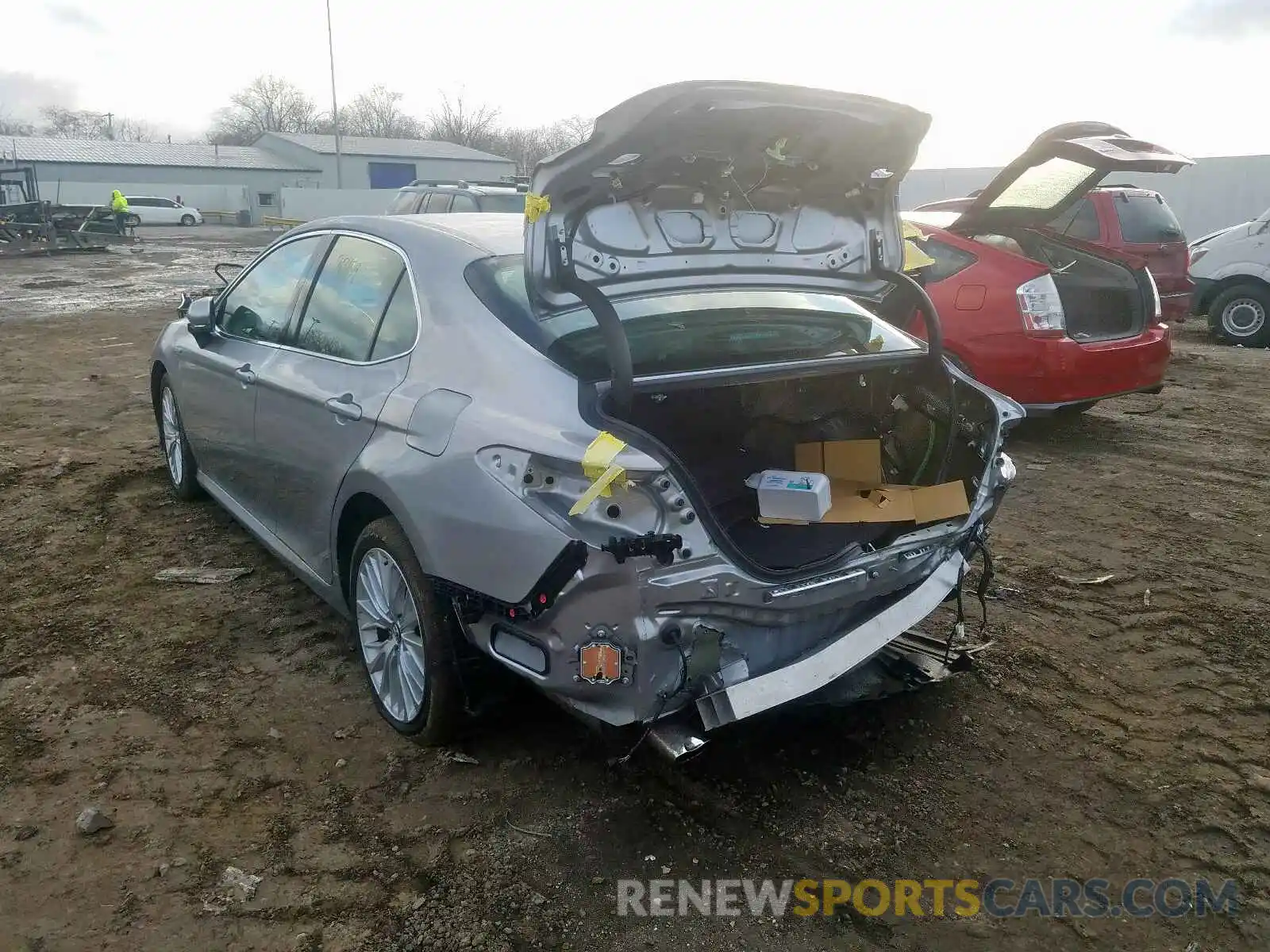 3 Photograph of a damaged car 4T1B21HK6KU516756 TOYOTA CAMRY 2019